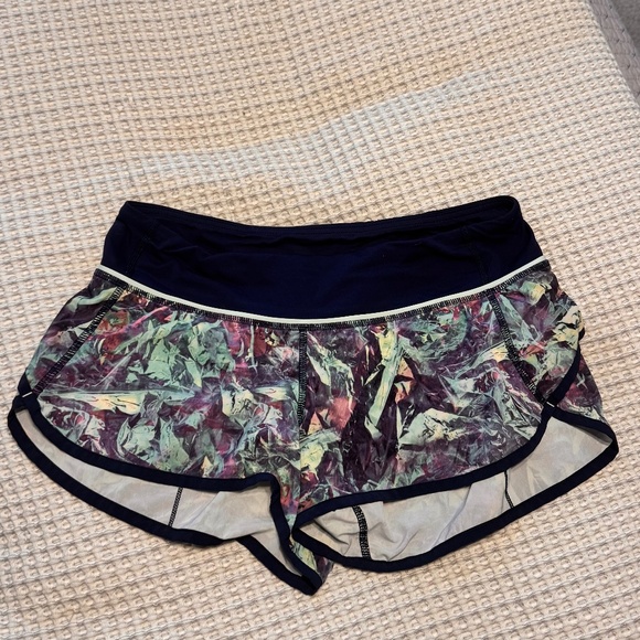 Lululemon Speed up low-rise shorts size 4 - Picture 1 of 1